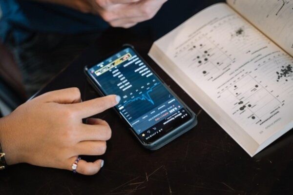 CFD Trading vs. Traditional Investing: Key Differences